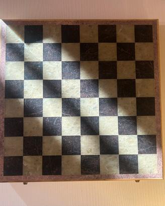 Scacchiera in pietra e legno con 32 pezzi