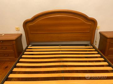 Camera da letto matrimoniale in legno massello