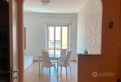 Eur montagnola appartamento con balcone