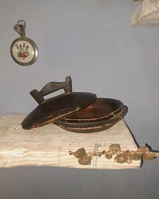 Ciotola antica in legno