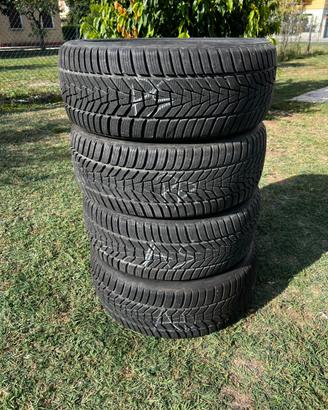 4 gomme invernali Hankook 235/45 R19 – Come nuove