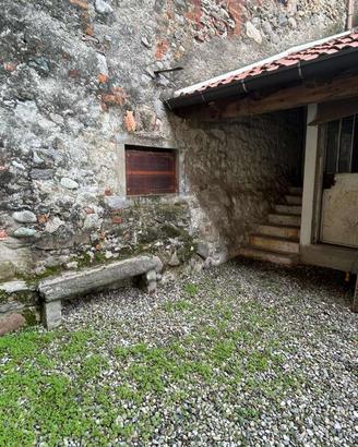 PORZIONE DI CASA CON GIARDINO CON RIPOSTIGLIO A ME