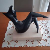 Scultura “Reclining Woman” – Isaac Kahn