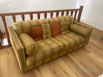 Largo divano due posti