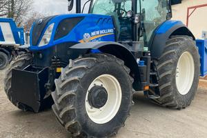New holland T7 165 con lama sgombero neve