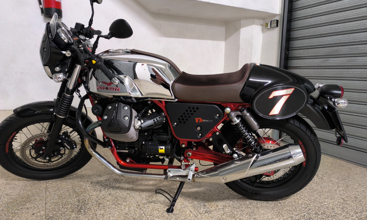Moto Guzzi V7 II Racer