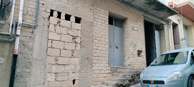 Magazzino edificabile trav via palma