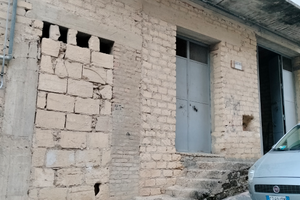 Magazzino edificabile trav via palma