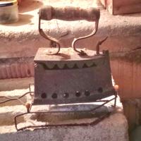 ferro antico e bilancia funzionante