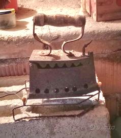 ferro antico e bilancia funzionante