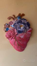 Cuore anatomico fiorito scultura decorazione