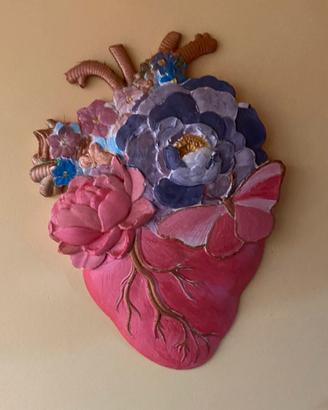 Cuore anatomico fiorito scultura decorazione