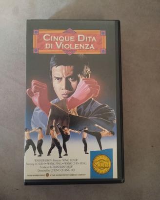 Cinque dita di violenza
