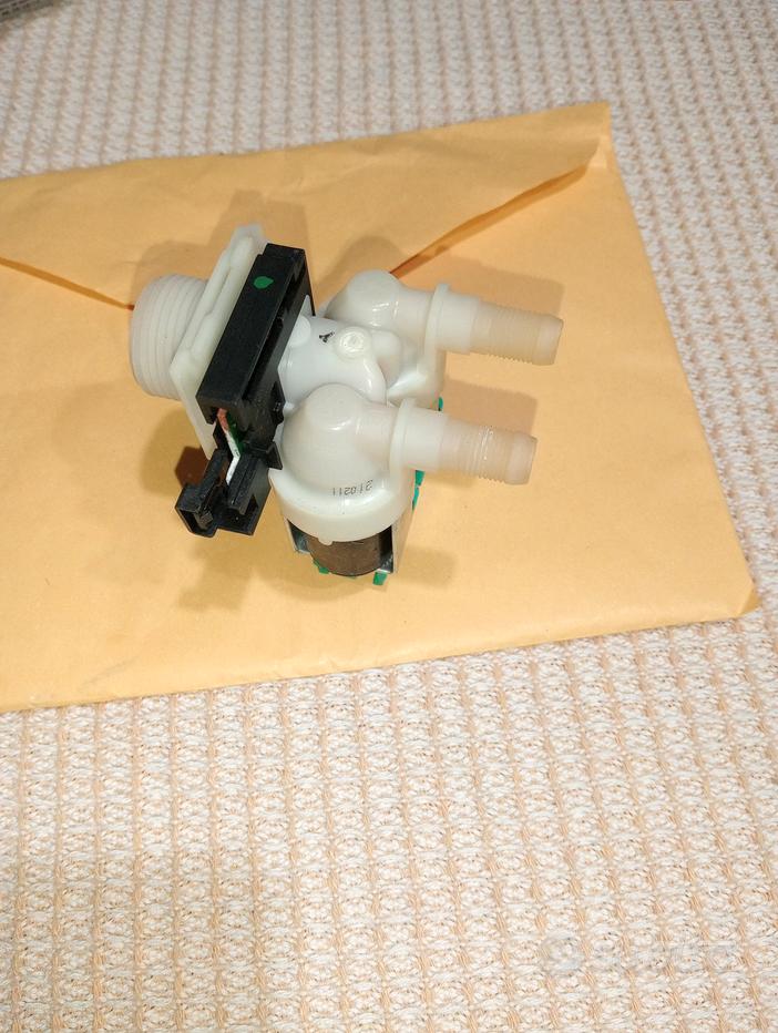 Elettrovalvola 1 via 180° 220/240V 50/60Hz entrata da 3/4 - uscita ø 10,5 mm