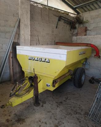 Rimorchio uva autoscaricante