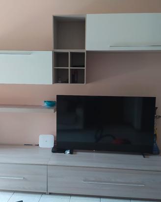 parete attrezzata  più camera, non materasso e TV 
