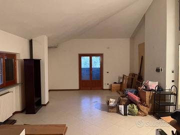 Villa di 110 m² con 4 locali e box auto a San Gius