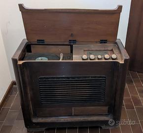 Radiofonografo d'epoca a mobile marca Magnadyne