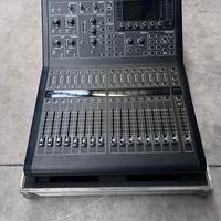 mixer Midas M32 con case