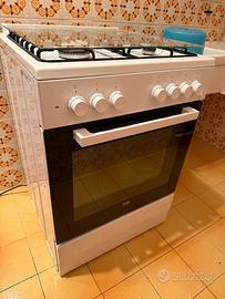 Fornello a Gas con Forno Elettrico Gratis