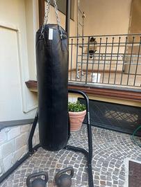 Sacco da boxe completo di supporto