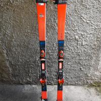 2 paia di sci da slalom e 1 da gigante
