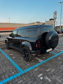 Defender 110 S total black