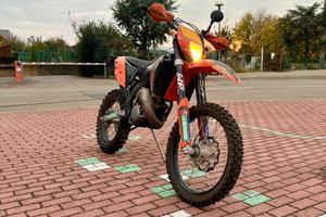 KTM 125 EXC Factory 2008 + accessori