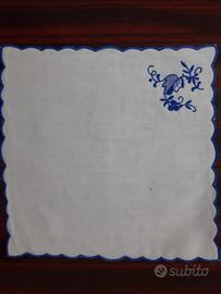 Sottobicchieri e tovaglioli ricamati