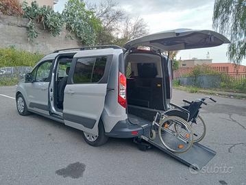 Ford Tourneo Connect Pianale ribassato con rampa d