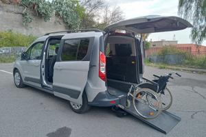 Ford Tourneo Connect Pianale ribassato con rampa d