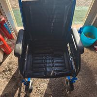 sedia a rotelle pieghevole 