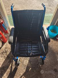 sedia a rotelle pieghevole 
