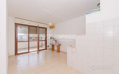 LUMINOSO TRILOCALE CON AMPIO BALCONE E CANTINA