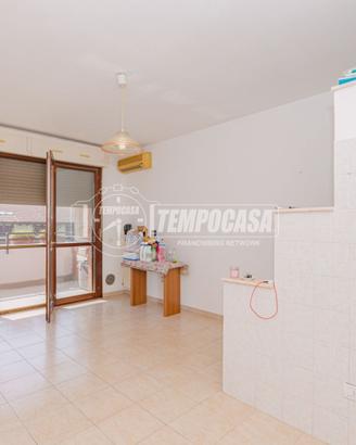 LUMINOSO TRILOCALE CON AMPIO BALCONE E CANTINA