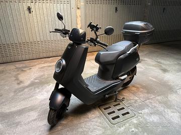 Scooter elettrico NIU NQI Sport 50