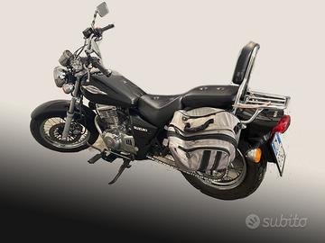 Moto Suzuki GZ Marauder 250