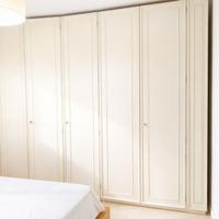 Armadio spazioso - vero legno