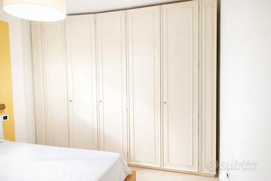 Armadio spazioso - vero legno