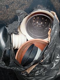 vasi in plastica per giardinaggio