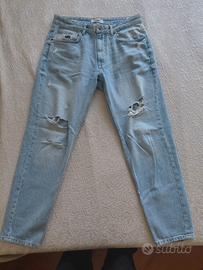 jeans azzurri strappati pull & bear