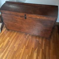 Baule Vintage in Legno con Finiture in Bronzate