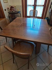 Tavolo in noce Bernini con sedie