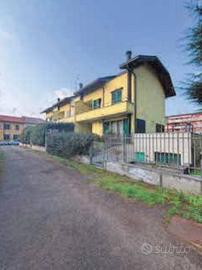 Immobile in asta di 320 m² con 4 locali e box auto