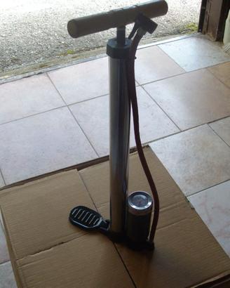 Pompa per biciclette e scooter