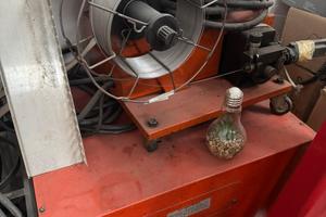 Saldatrice a folo continuo