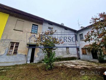 Rustico / Casale di 350 m² con più di 5 locali e b