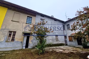 Rustico / Casale di 350 m² con più di 5 locali e b