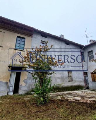 Rustico / Casale di 350 m² con più di 5 locali e b