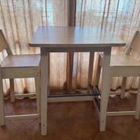 2 sgabelli e tavolo IKEA in legno – ottime condizi
